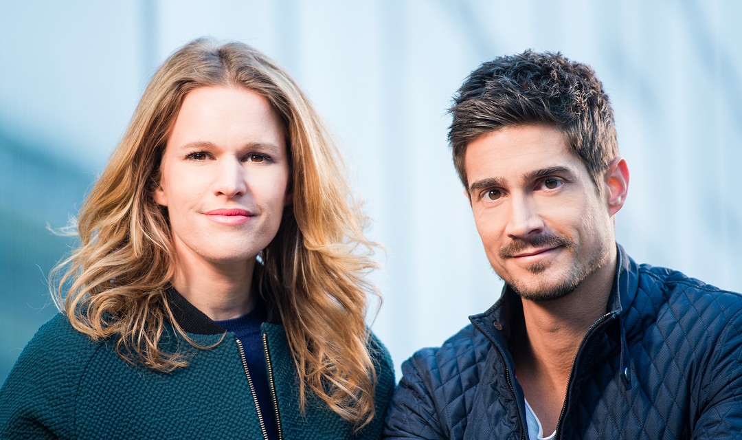 Porträt von den beiden «Einstein»-Moderatoren Kathrin Hönegger und Tobias Müller