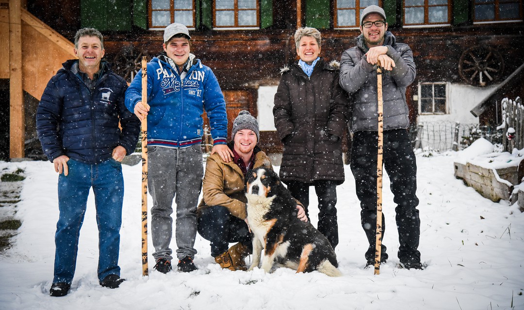 Familie von Grünigen aus Gstaad: Johann, Bruno, Pirmin, Anita, Matthias (v.l.).