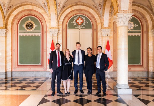 Bild von «Die jungen Diplomaten»: im Dienst der Schweiz