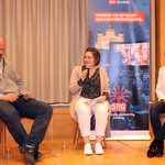 Rahmenprogramm mit Schwingerprominenz: Präsidentin Marina Della Torre interviewt Sonia Kälin und Benji von Ah.