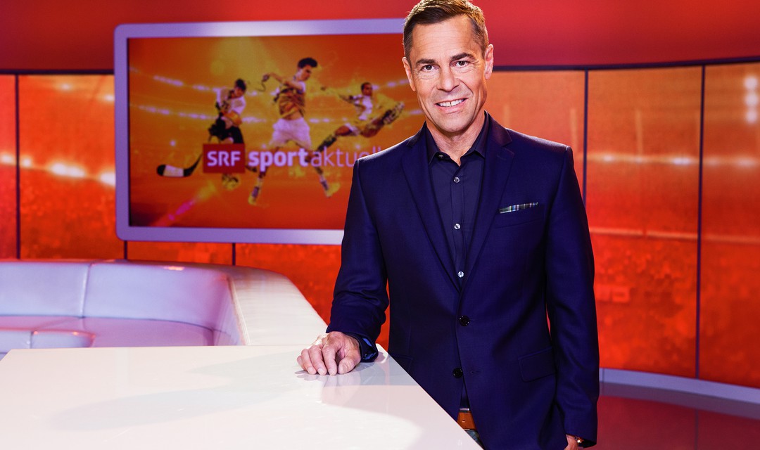 Sportpanorama-Moderator Matthias Hüppi im Sendestudio. Copyright: SRF