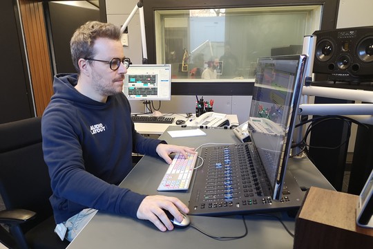Bild von «Kurz erklärt»: Was macht ein Audiolayouter?
