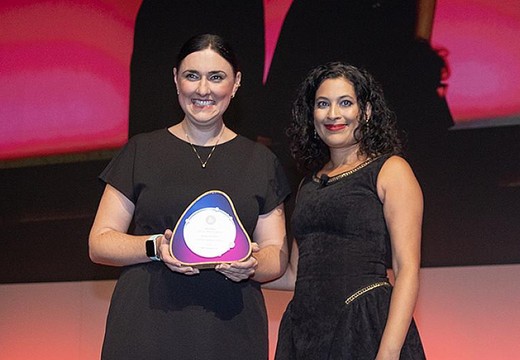 Bild von SWI swissinfo.ch mit dem «Social Impact Award» der IBC ausgezeichnet