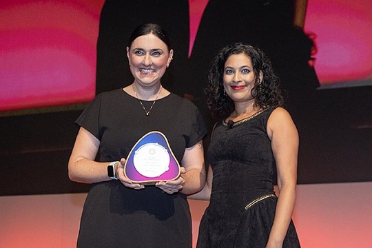 Bild von SWI swissinfo.ch mit dem «Social Impact Award» der IBC ausgezeichnet