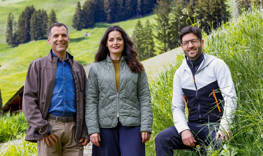 Rendez-vous im Park Staffel 2 Gruppenbild der Moderatoren: Alain Orange (RTS), Olivia Röllin (SRF) und Christian Bernasconi (RSI)