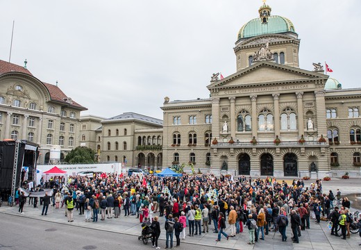 Bild von Protestaktion Pro Radiostudio Bern auf dem Bundesplatz