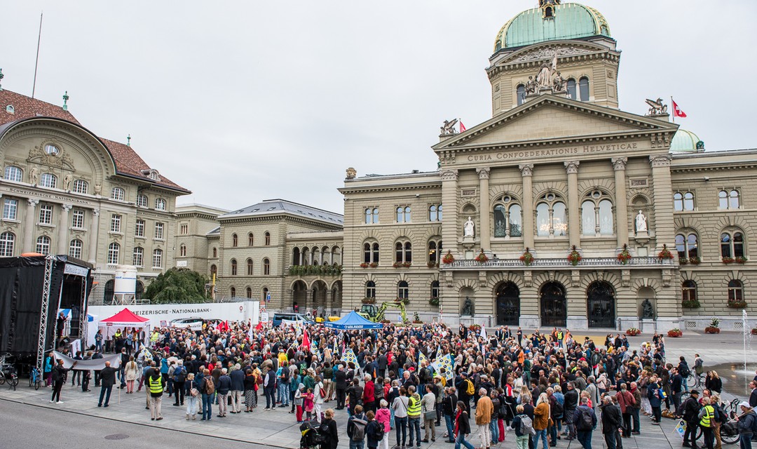 Bild von Protestaktion Pro Radiostudio Bern auf dem Bundesplatz