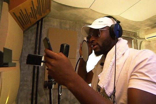 Bild von «Reporter»: Cliqme – Der Berner Star in Kosovo