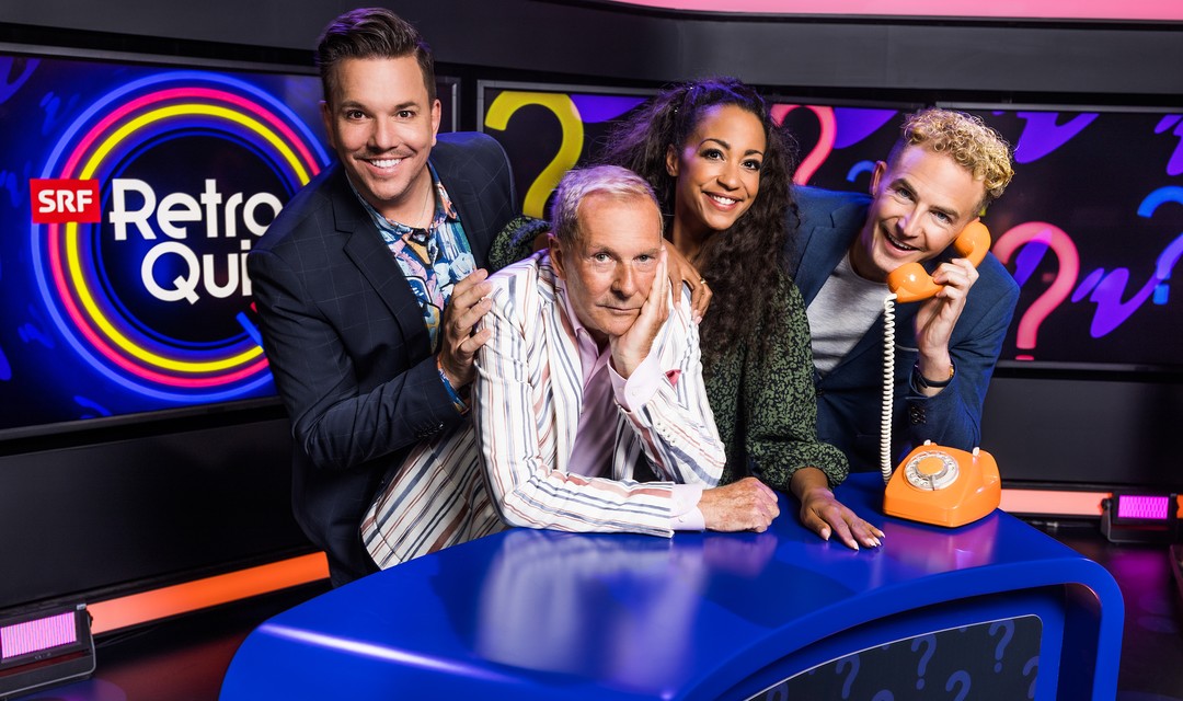 Foto: SRF Retro Quiz Moderator Sven Epiney mit Kurt Aeschbacher, Fabienne Louves und Michael Elsener