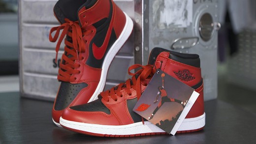 Bild von «DOK»: Sneaker – Der grosse Deal mit Turnschuhen