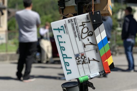 Bild von Drama, Baby! Am Filmset der neuen SRF-Serie «Frieden»