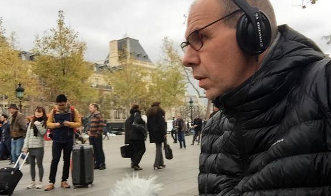 Bild von SRF-Korrespondent Charles Liebherr in Paris: «Wir müssen Geschehnisse einschätzen und relativieren.» 