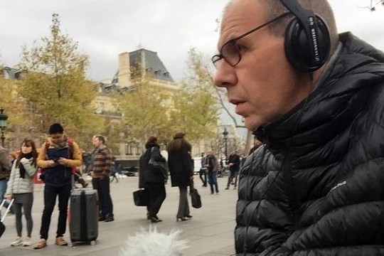 Bild von SRF-Korrespondent Charles Liebherr in Paris: «Wir müssen Geschehnisse einschätzen und relativieren.» 