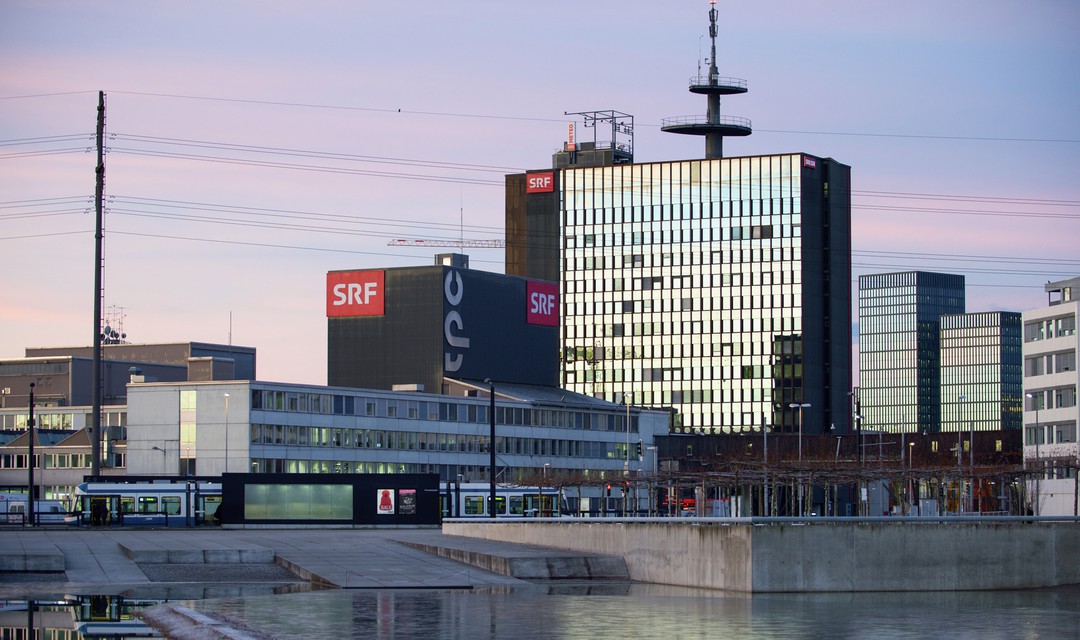 Fernsehstudio Leutschenbach bei Abenddämmerung