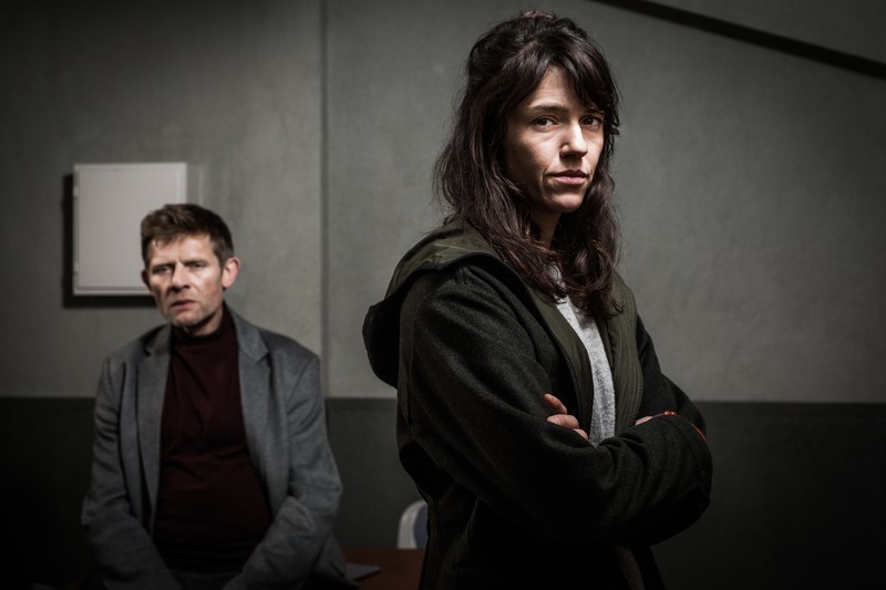 Marcus Signer (Manfred Kägi) und Sarah Spale (Rosa Wilder)