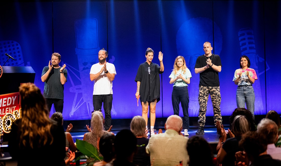 Die Protagonistinnen und Protagonisten der «Comedy Talent Show» auf der Kanzlei-Bühne