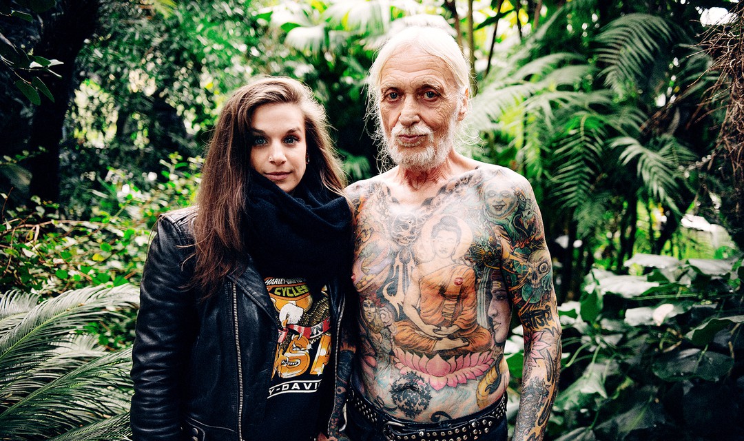Bettina Bestgen und das Tattoomodel Jakob Waser.