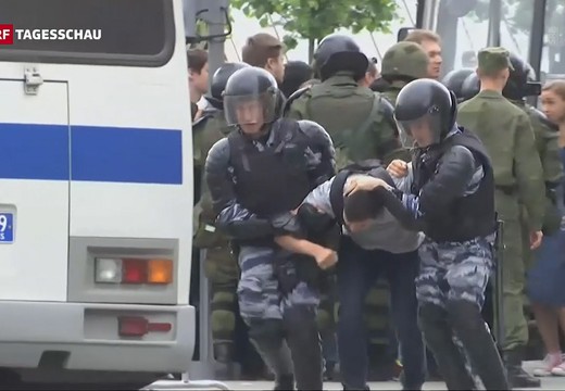 Bild von Demonstration von Putin-Gegnern beschäftigt die Ombudsstelle