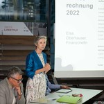 Elsa Oberhauser, Finanzchefin SRG Luzern, präsentiert die Rechnung.