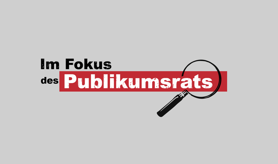 Keyvisual SRG Publikumsrat, Schrift: Im Fokus des Publikumsrats mit Illustration einer Lupe daneben