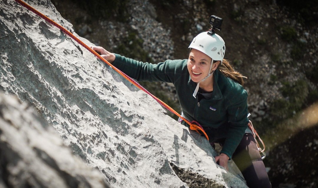 Oceana Galmarini am Klettern am Schmalstöckli bei der Liderenhütte im Kanton Uri