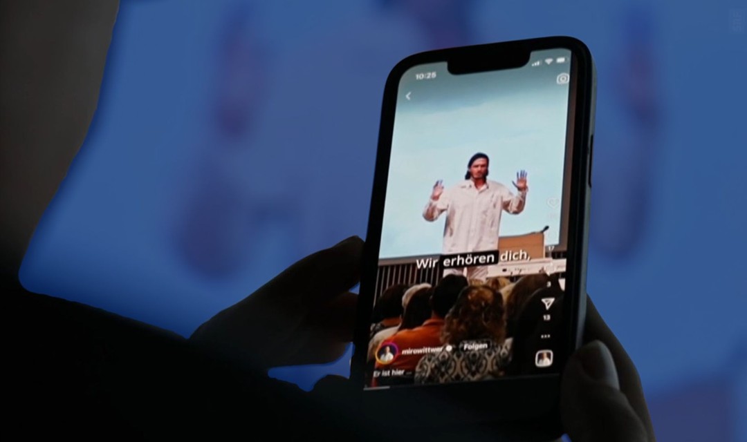 Bild von «Gottes Influencer» vor der Ombudsstelle