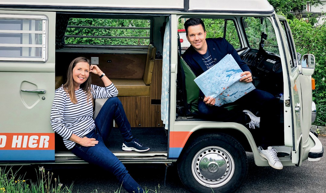 «Heute und Hier» SRF-Sendung mit Sven Epiney und Gabriele Müller-Ferch im Solarbus