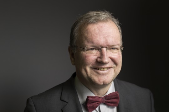 Bild von Claude Longchamp vom Meinungsforschungsinstitut gfs.bern tritt kürzer
