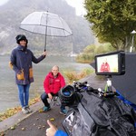 Zu Beginn jedes Drehtages wurde zuerst das Kandidatenporträt erstellt: Hier das von Karl Graf bei strömenden Regen am Seerosenweg in Stansstad.