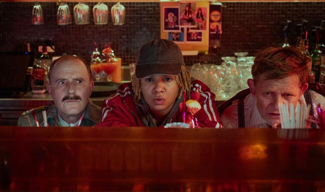 Geht die Falle, den Täter zu überführen, auf? Stefan Kurt als Polizist, Rabea Lüthi als Lea Bleising und Marcus Signer als Philip Maloney