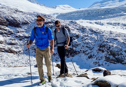 Bild von «SRF bi de Lüt – Hüttengeschichten Spezial»: Manu Burkart entdeckt die Berge