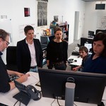 Das "Echo"-Team bespricht den Stand der Dinge. Zu sehen: "Echo"-Chefin Isabelle Jakobi, Simone Fatzer, Samuel Wyss und Produzentin Judith Huber. Ebenfalls auf dem Bild: Daniel Hofer vom "Info3". (Foto 2016)