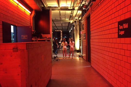 Bild von «Darf ich dich hinter die Kulissen bitten?»