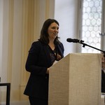 Joana Büchler stellt sich den Delegierten vor, die sie gleich in ihr neues Amt als Regionalrätin der SRG Deutschschweiz wählen werden.