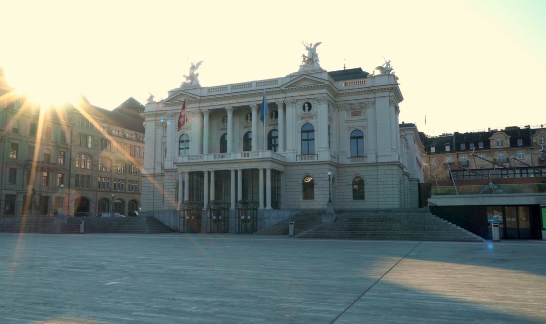 Opernhaus Zürich und Sechseläutenplatz