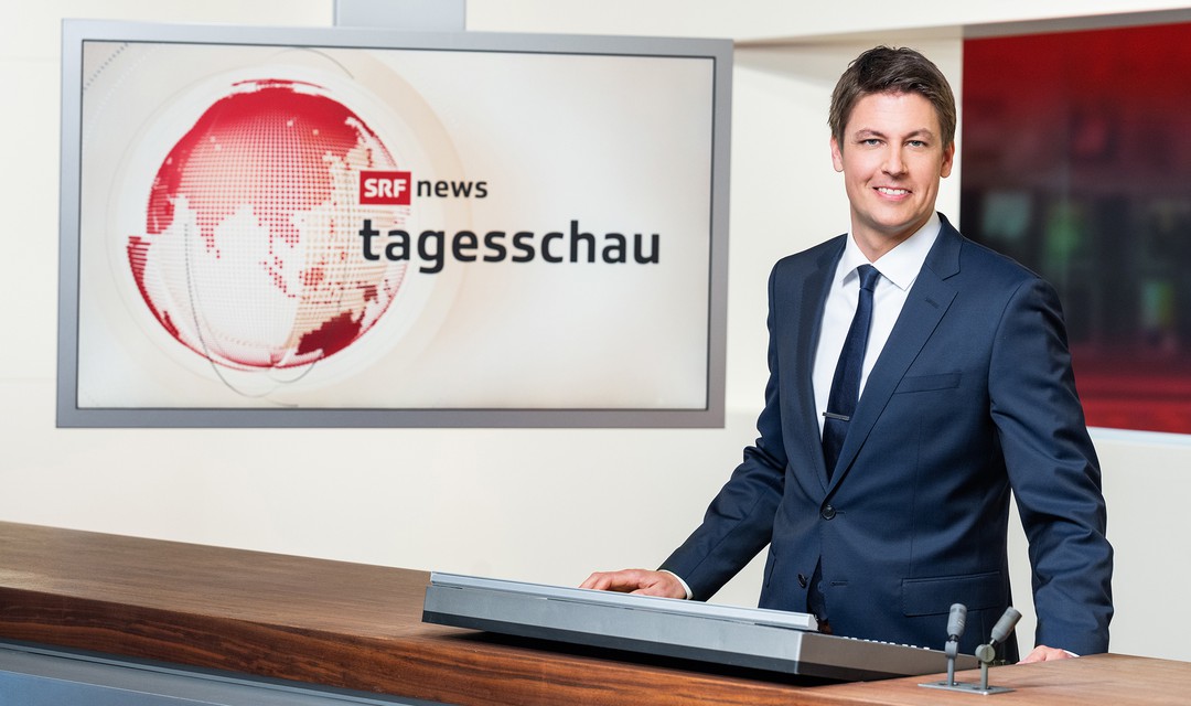 Pascal Schmitz im Studio der Tagesschau.