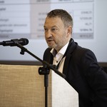 Urs Durrer (FInanzen) präsentiert die Jahresrechnung.
