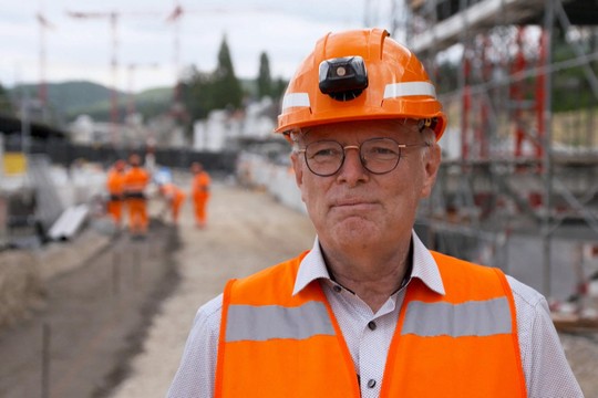 Bild von «SRF DOK»: Die SBB – Eine Politstory über tiefrote Zahlen und grüne Zukunft