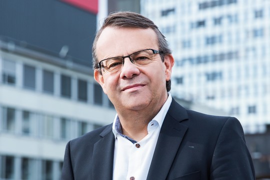 Bild von Christoph Gebel gibt Leitung der Abteilung Unterhaltung ab