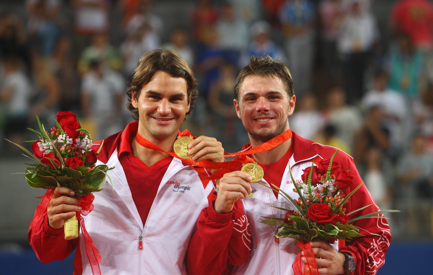 Federer und Wawrinka posieren mit den Goldmedaillen.