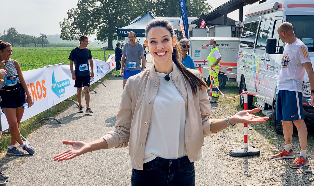 Kiki Maeder steht auf der Laufstrecke des Greifenseelaufs