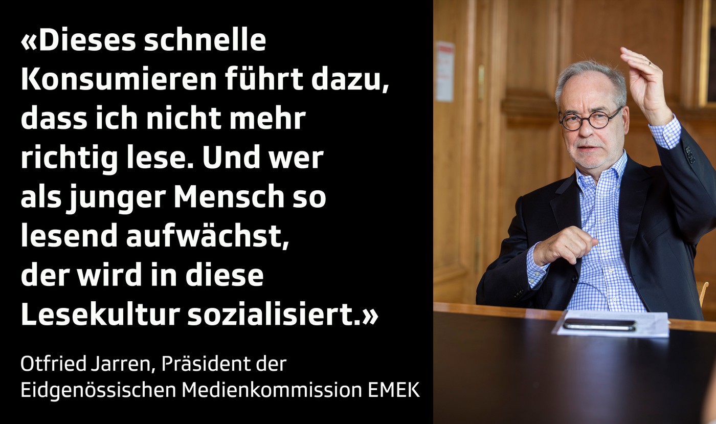 EMEK-Präsident Otfried Jarren gestikuliert mit erhobenen Händen