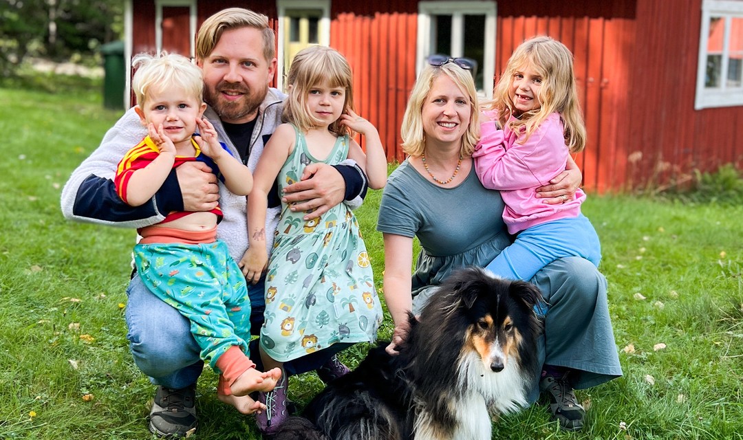 Foto der Familie Rotzler, Sabrina und Jonas Rotzler mit ihren drei Kindern und einem Hund