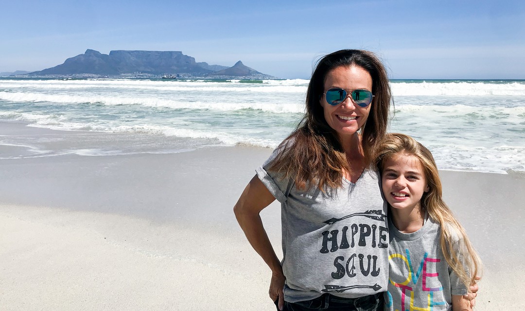 Karina Berger und Shenay am Strand in Kapstadt