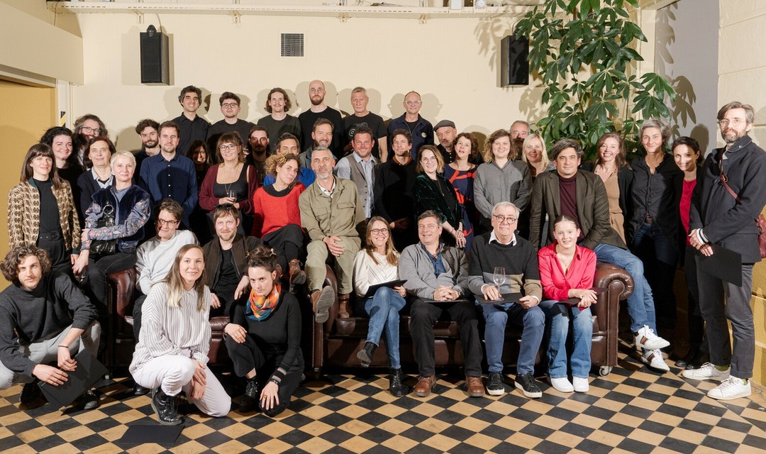 Gruppenfoto einiger Schauspielerinnen und Schauspieler