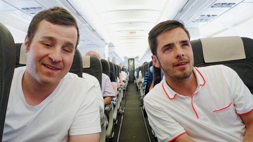 Bild von «DOK»-Serie: «Blindflug» – Wenn zwei Sehbehinderte auf Reisen gehen