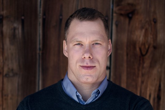 Bild von Matthias Sempach ergänzt das SRF-Expertenteam im Schwingen