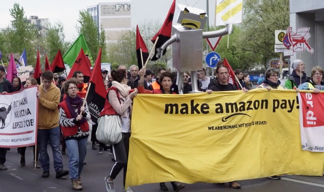 In Deutschland und an anderen Orten in Europa protestieren Amazon-Mitarbeitende gegen die schlechten Arbeitsbedingungen.