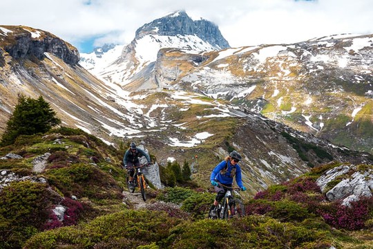 Bild von «Keep on Riding»: Die aufregendsten Mountainbike-Trails der Schweiz