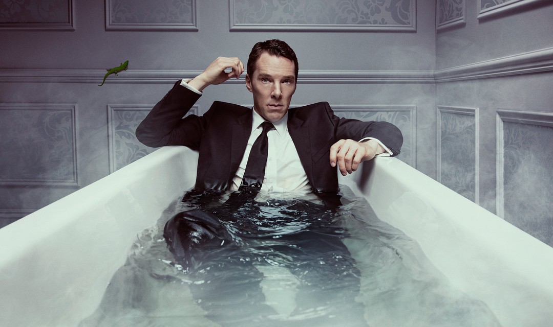 Schauspieler Benedict Cumberbatch als Patrick Melrose in der Badewanne